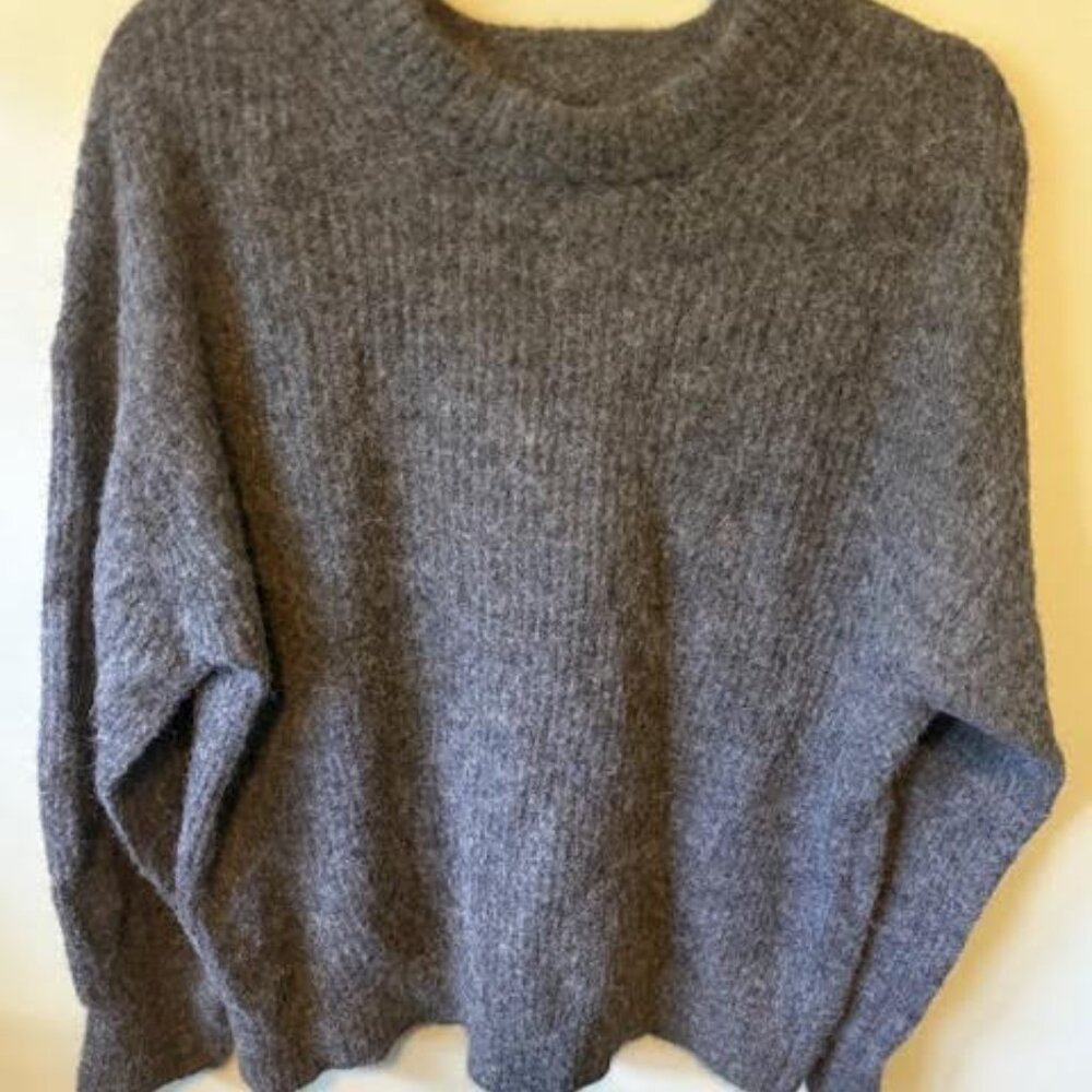 Everlane Alpaca-blend charcoal crewneck sweater, Large